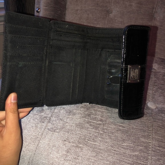 Liz Claiborne Wallet - Picture 2 of 4